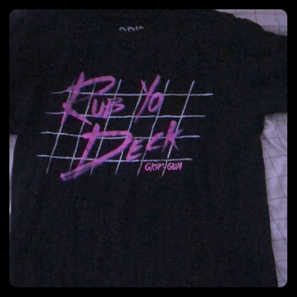 Grip gum shirt